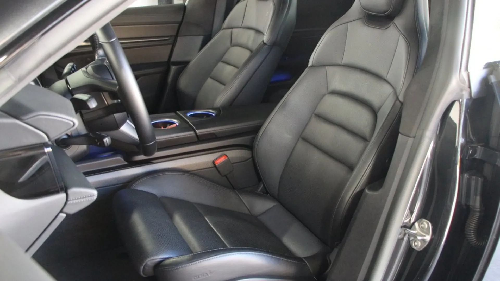 Porsche Taycan — photo 16
