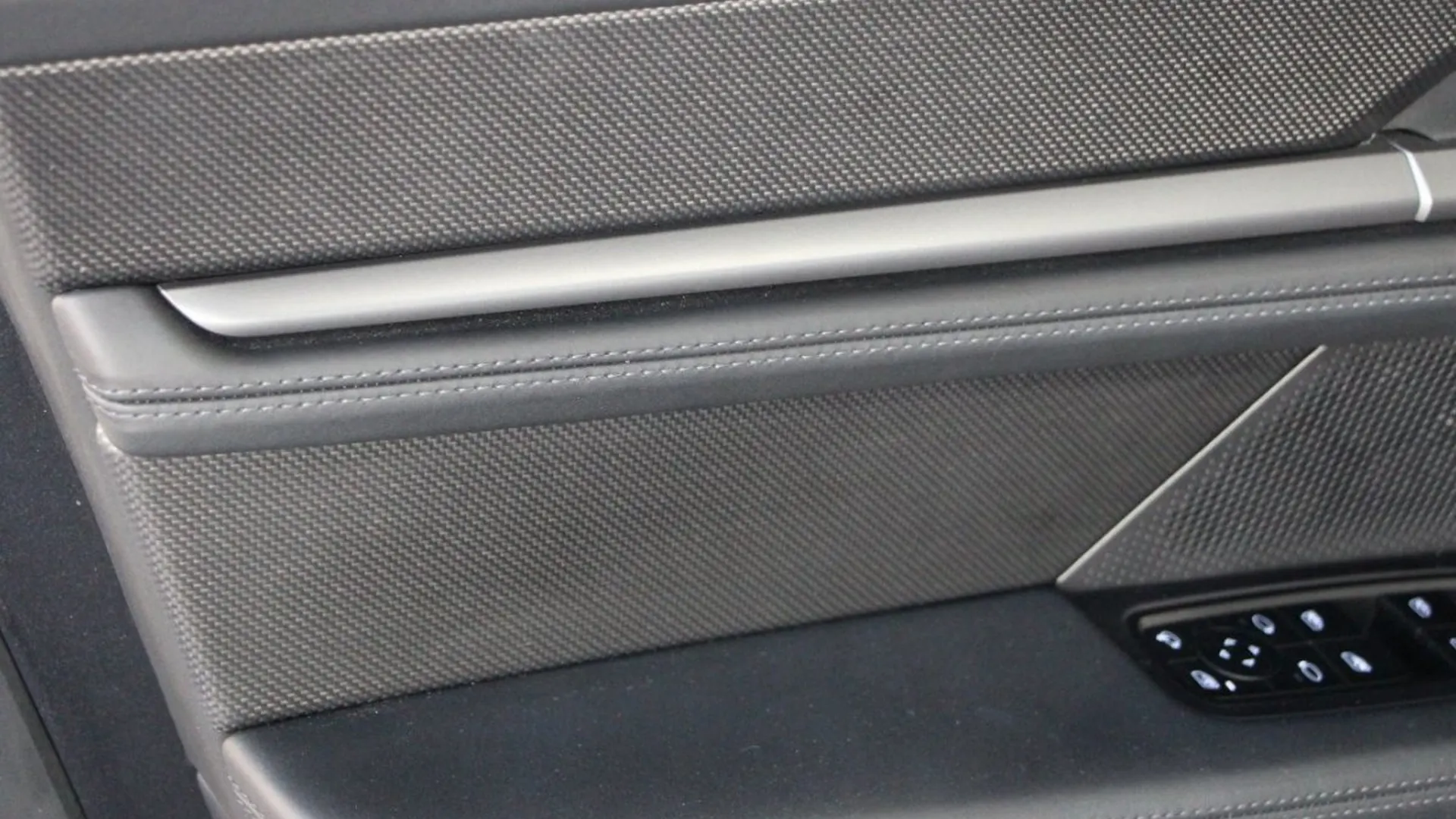 Porsche Taycan — photo 21