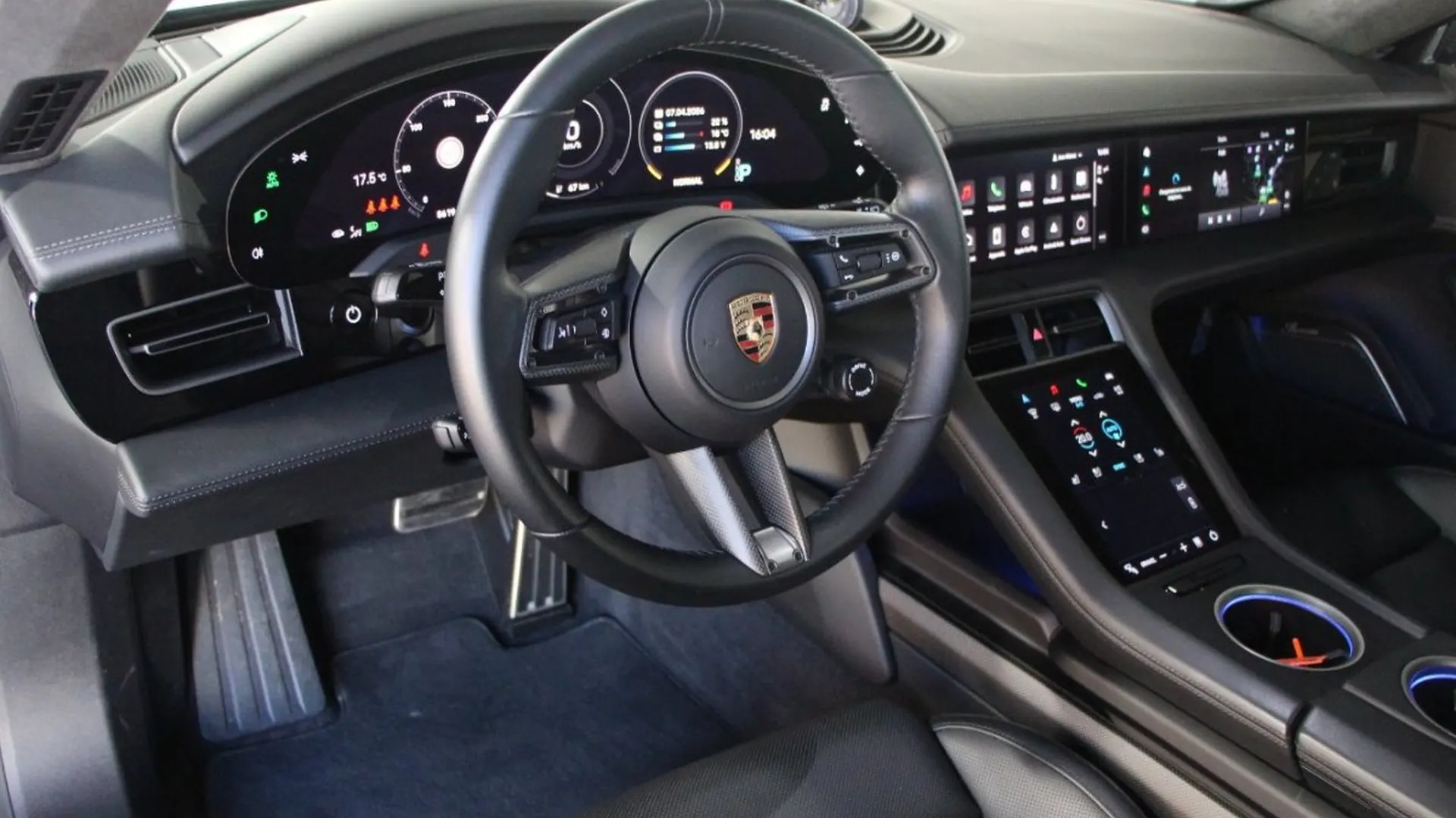 Porsche Taycan — photo 13