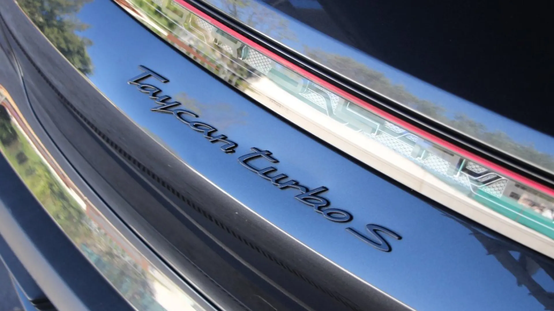 Porsche Taycan — photo 37