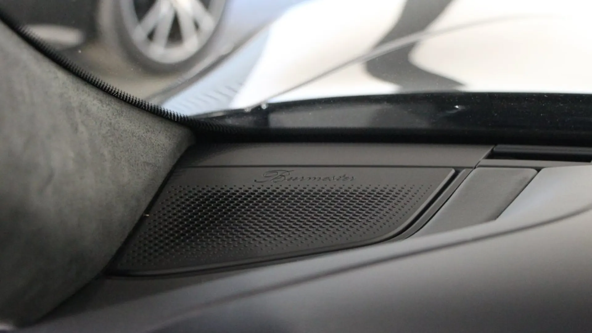 Porsche Taycan — photo 34