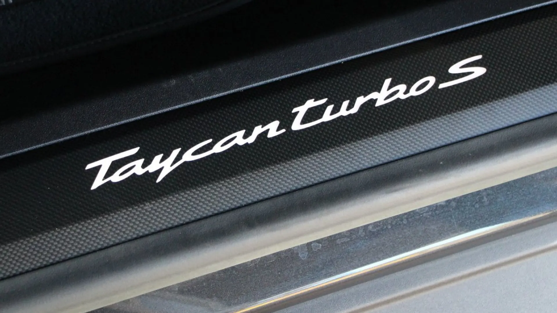 Porsche Taycan — photo 15