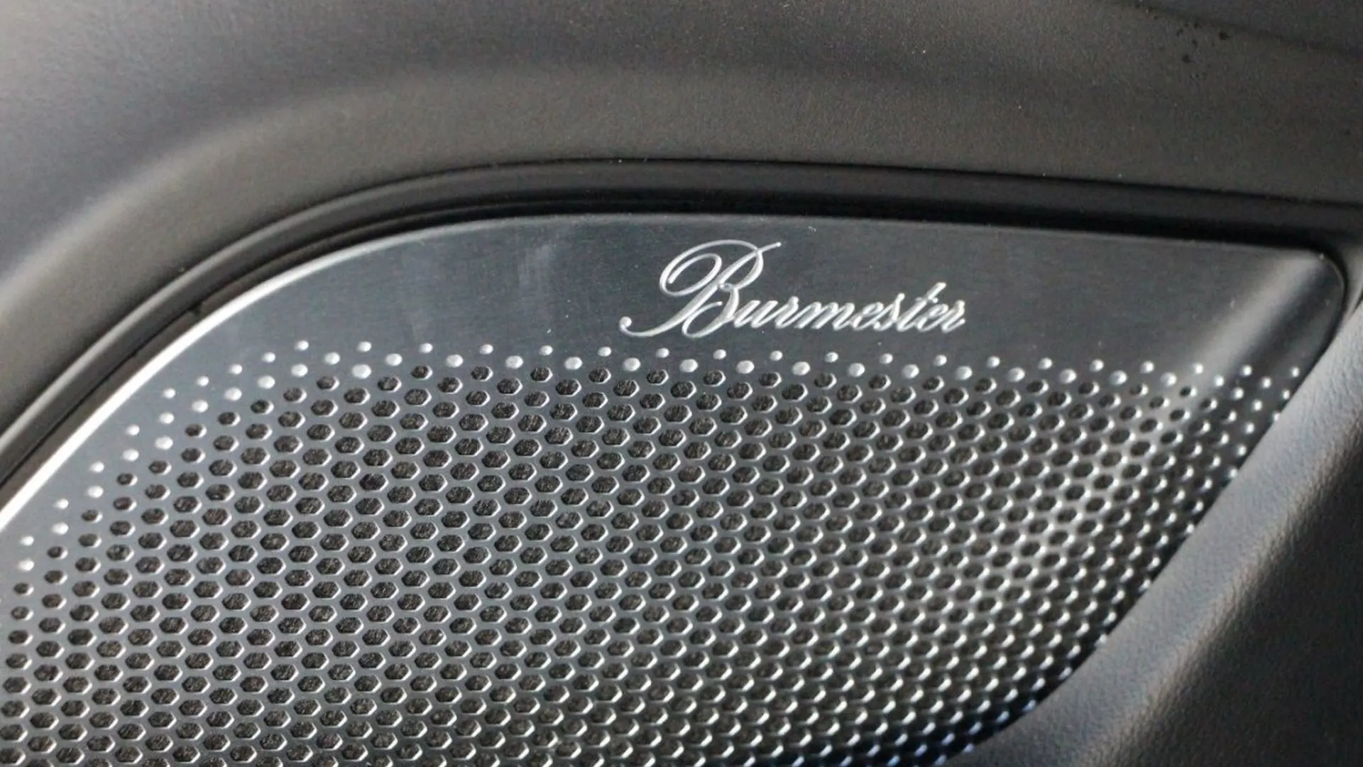 Porsche Taycan — photo 22