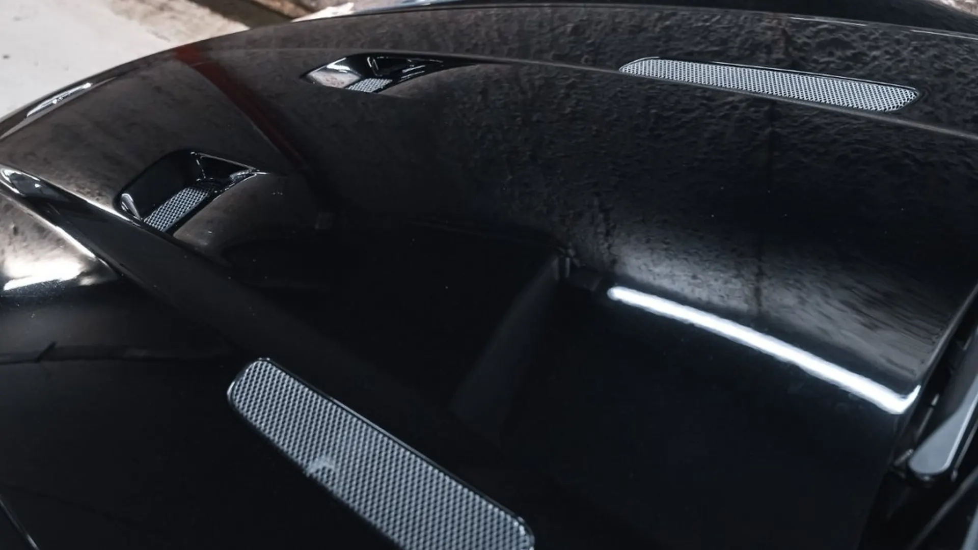 Aston Martin DBS — photo 6