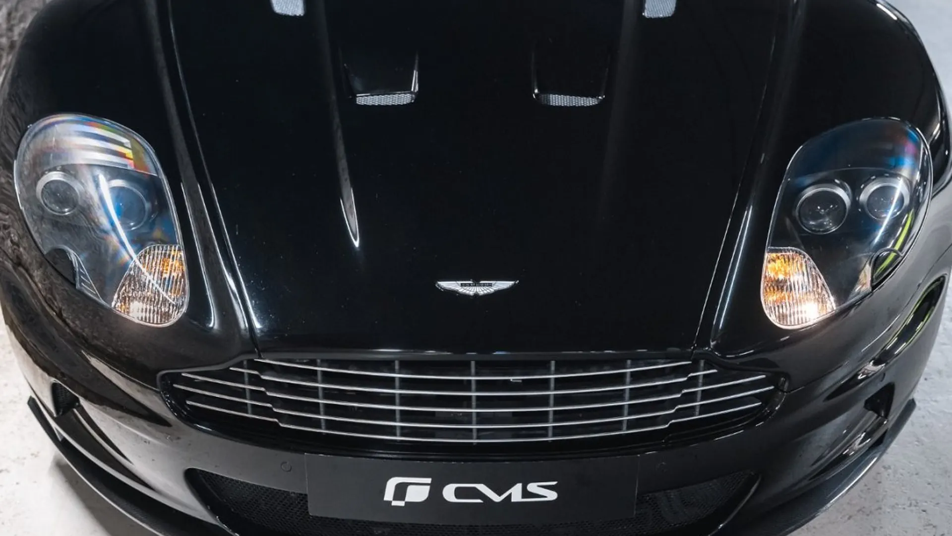 Aston Martin DBS — photo 4