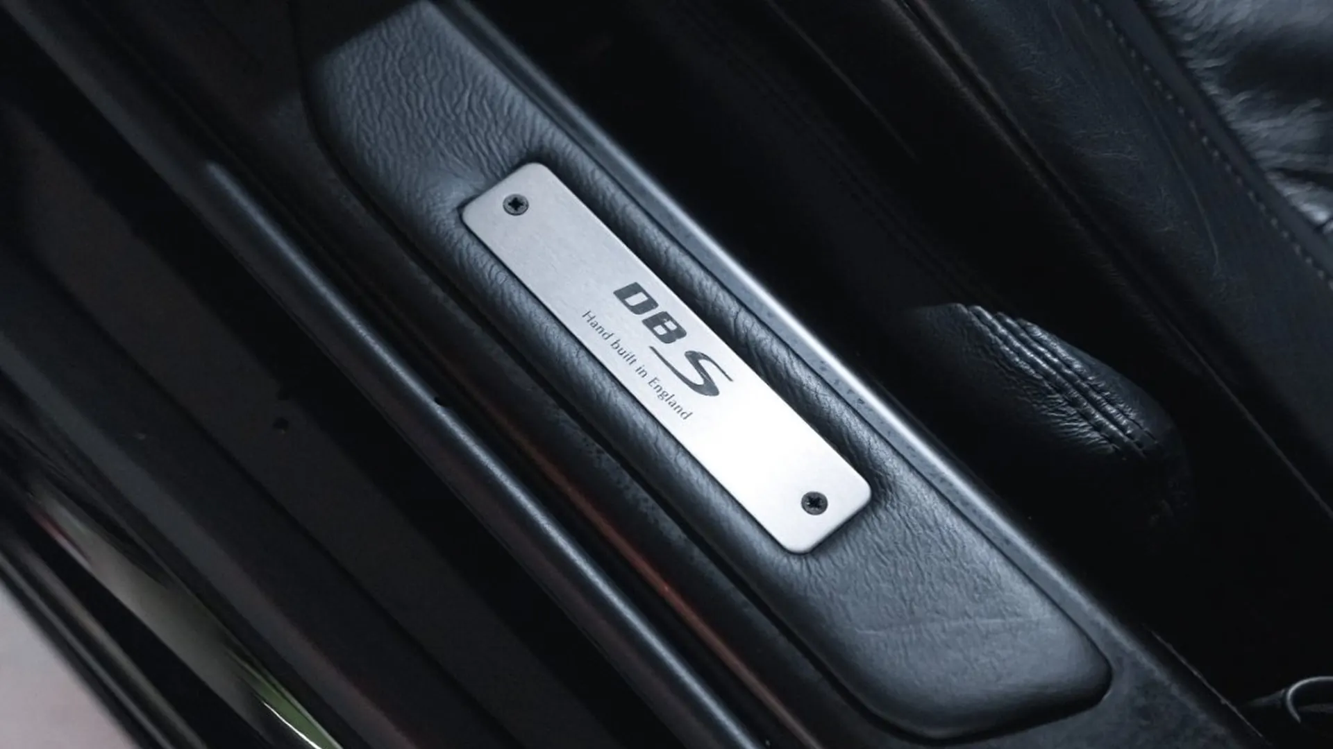 Aston Martin DBS — photo 28
