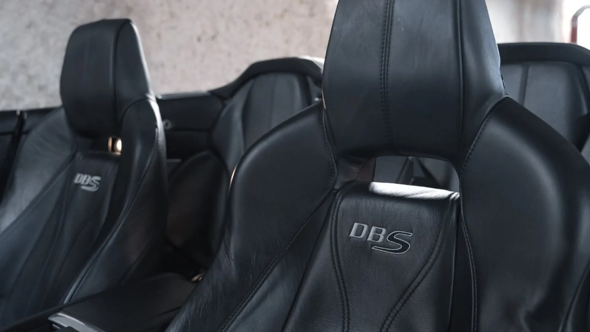 Aston Martin DBS — photo 30