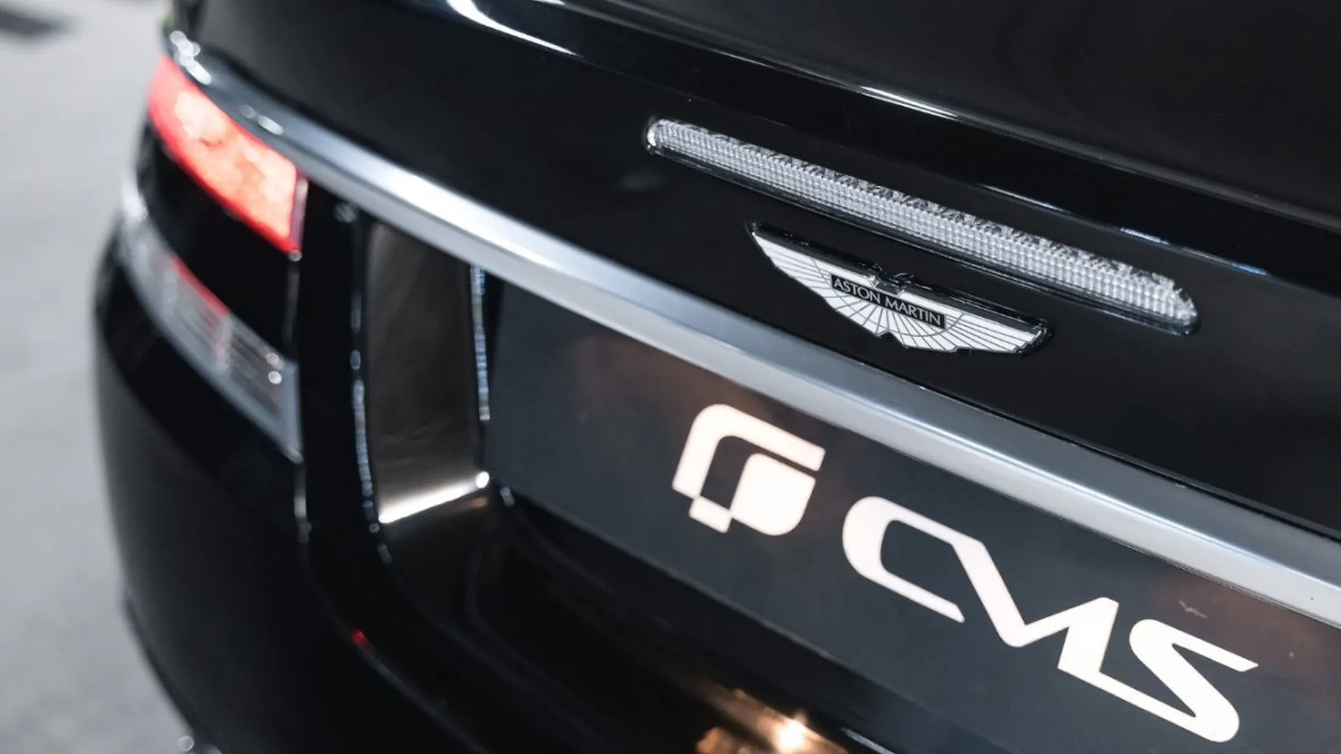 Aston Martin DBS — photo 20