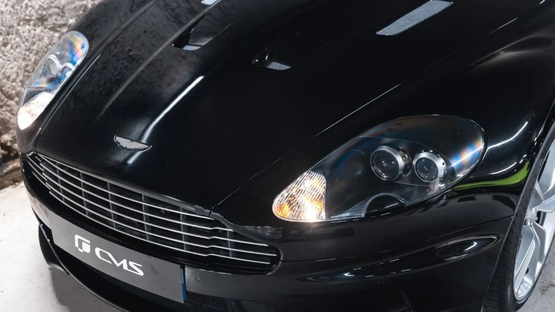 Aston Martin DBS — photo 5