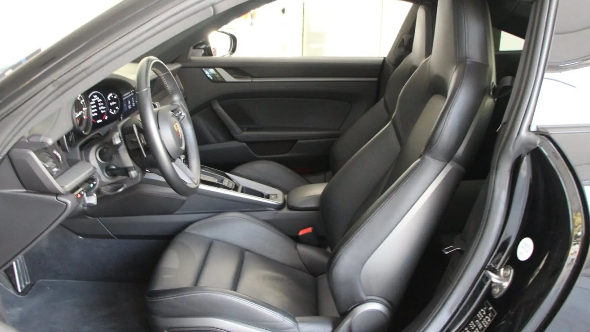 Porsche 911 — photo 8
