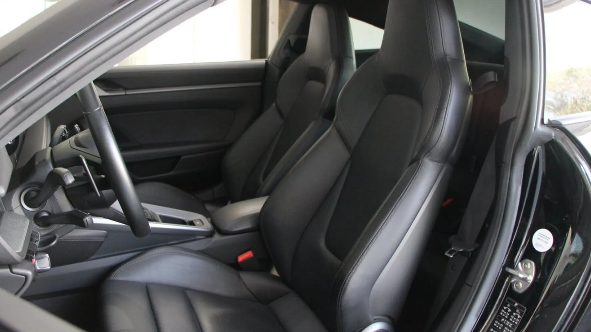 Porsche 911 — photo 9