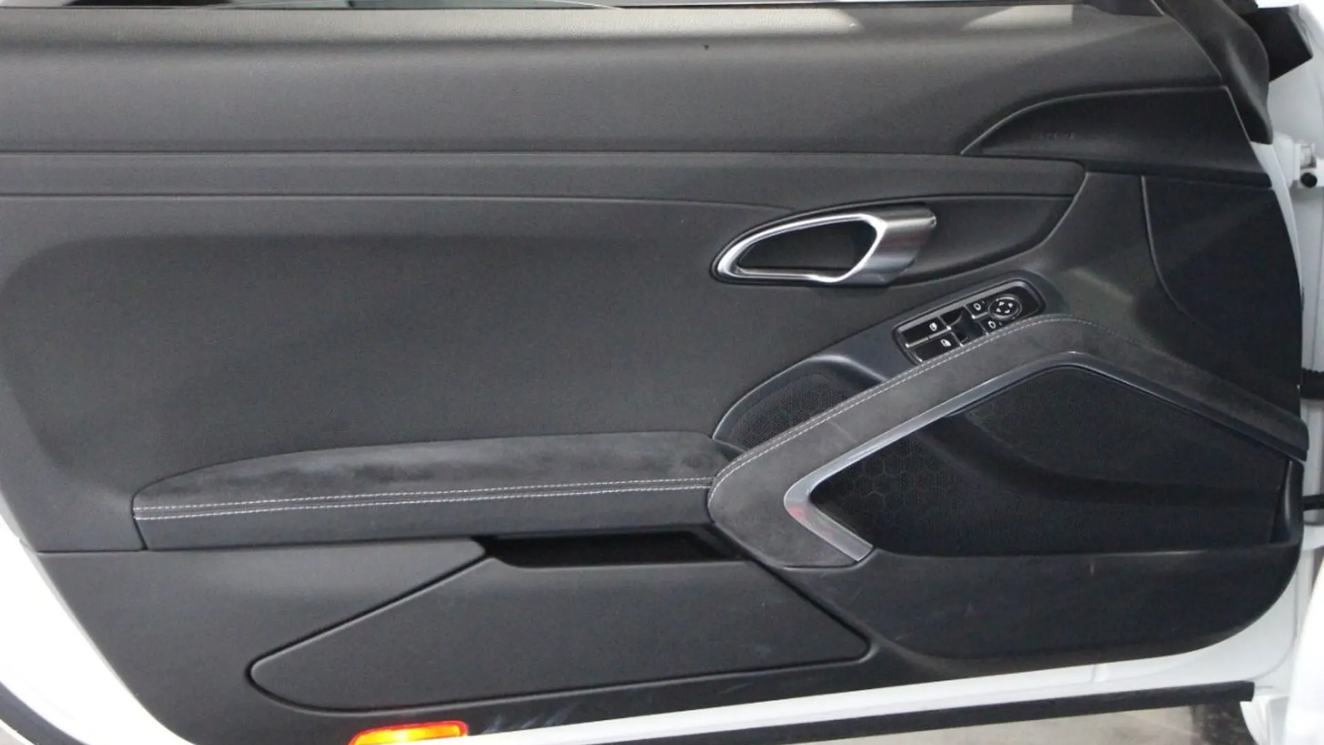 Porsche 911 — photo 21