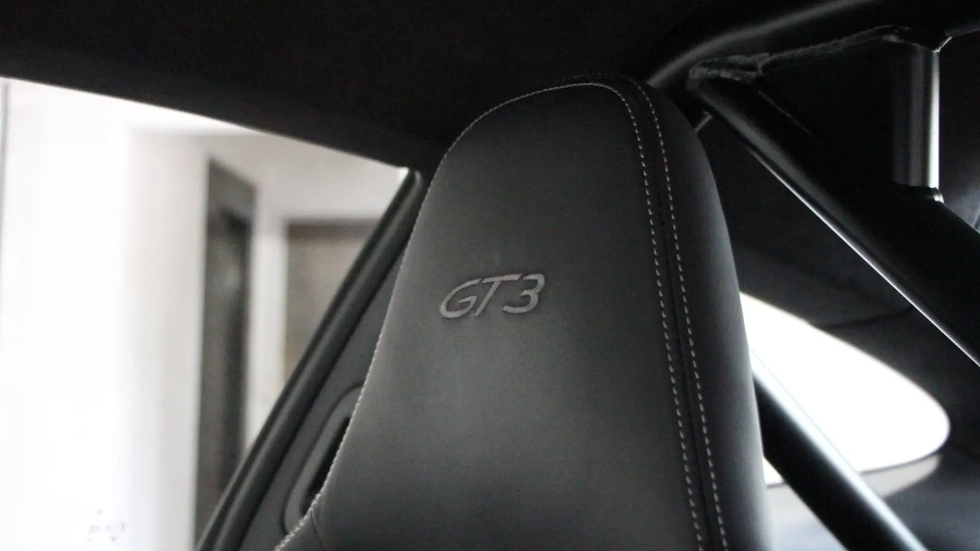 Porsche 911 — photo 18