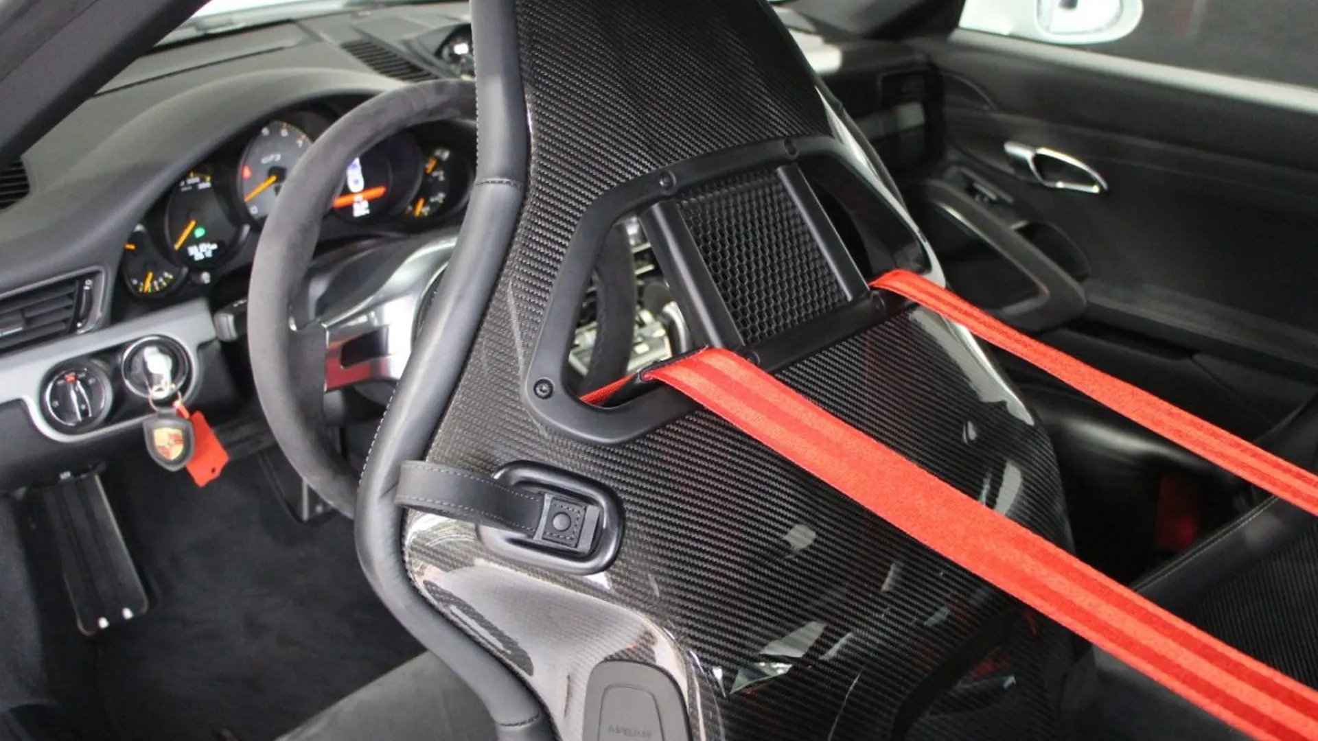 Porsche 911 — photo 11