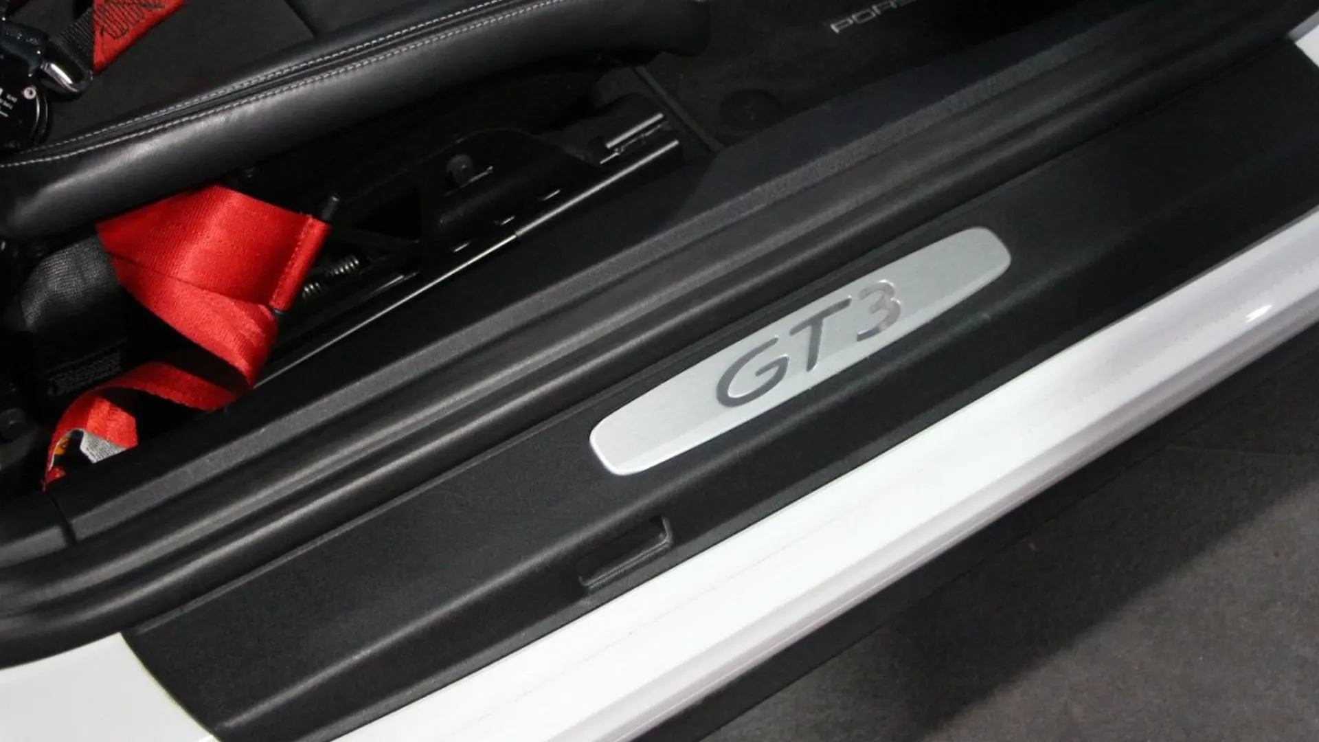 Porsche 911 — photo 25