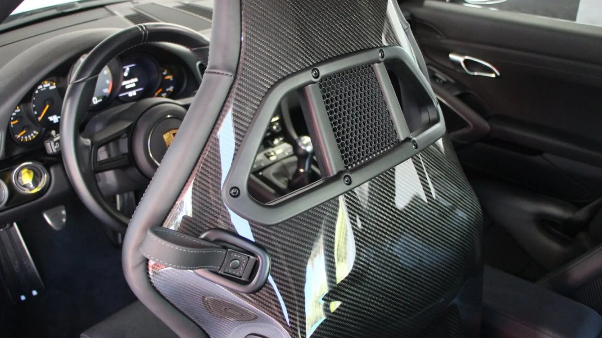 Porsche 911 — photo 28