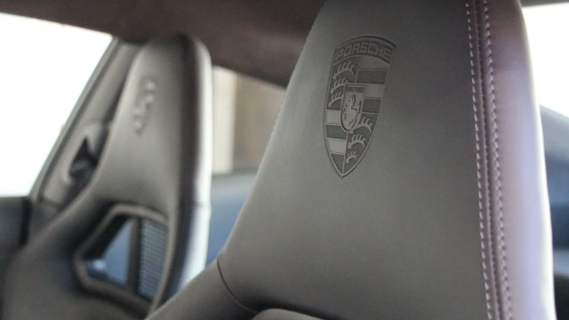 Porsche 911 — photo 13