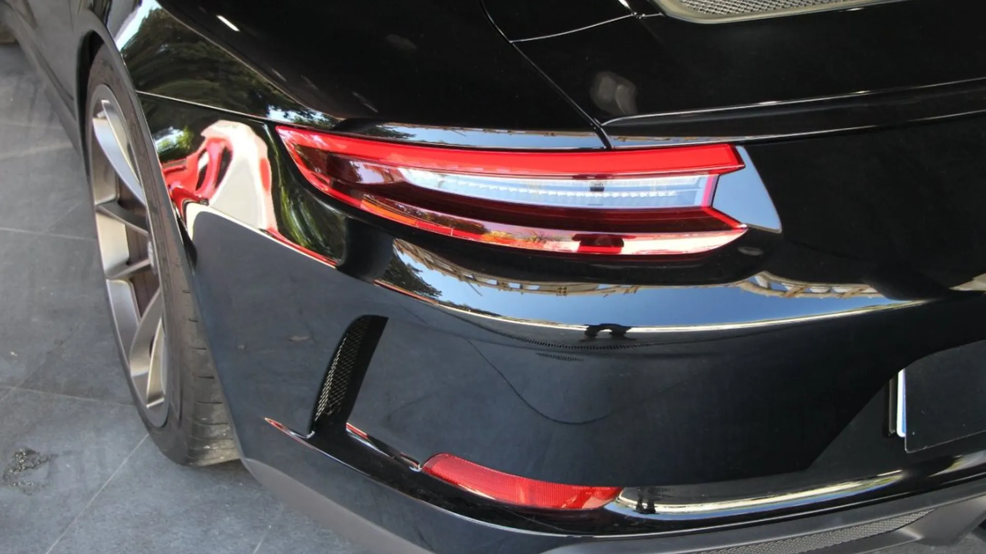 Porsche 911 — photo 9