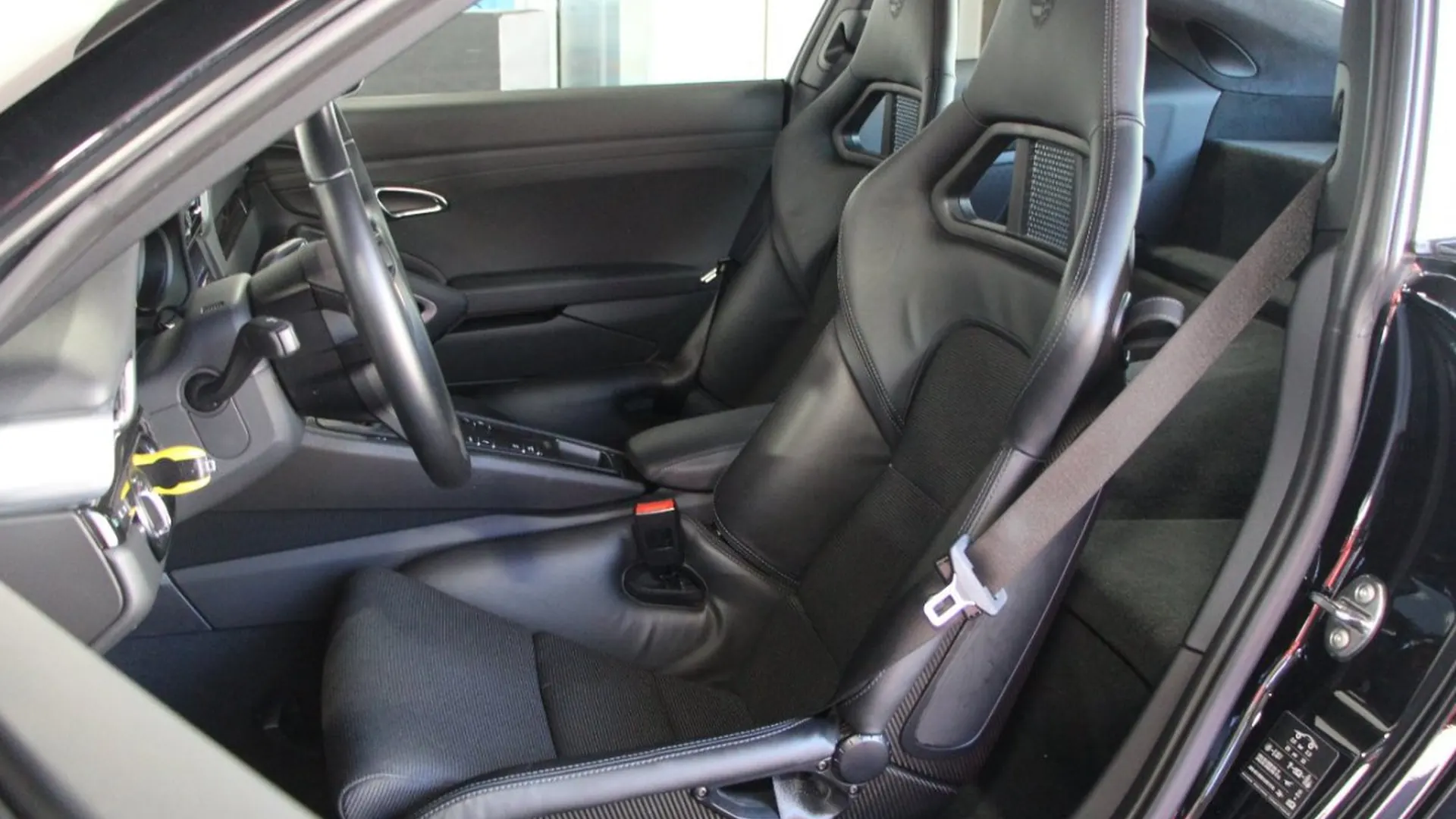 Porsche 911 — photo 12