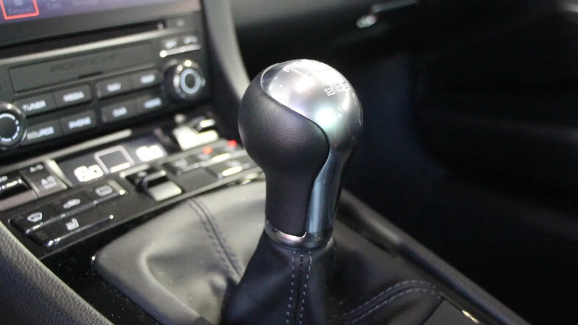 Porsche 911 — photo 17