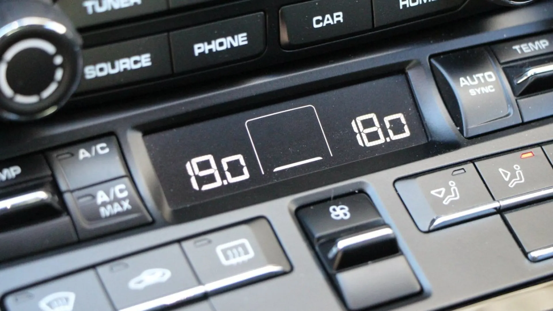 Porsche 911 — photo 24