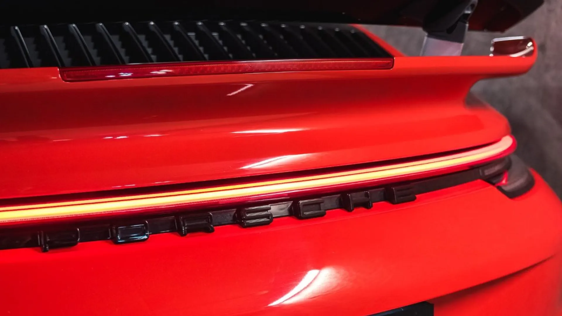 Porsche 911 — photo 23