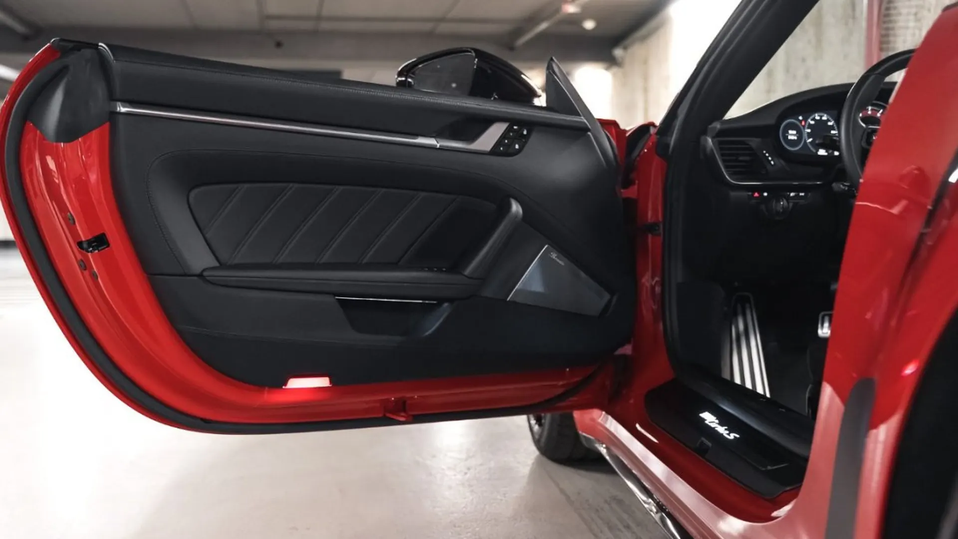 Porsche 911 — photo 27