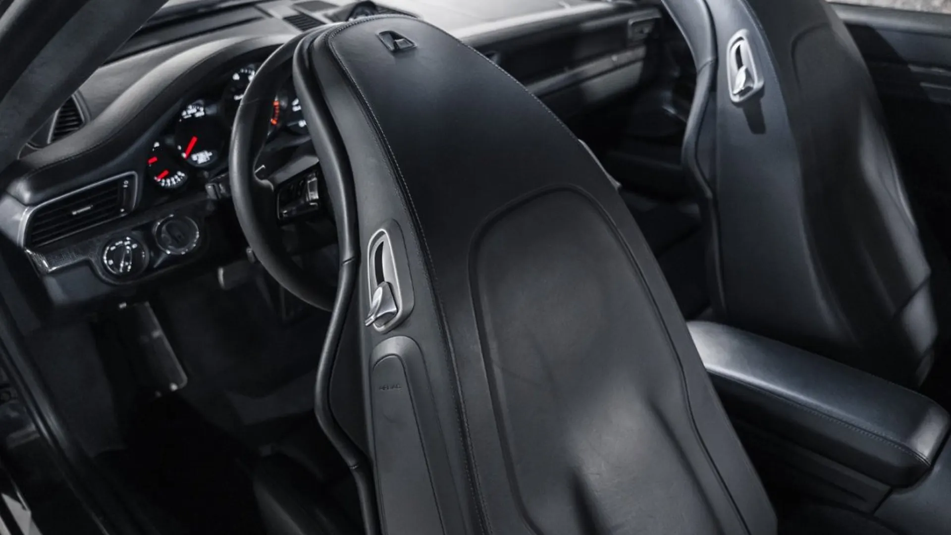 Porsche 911 — photo 41
