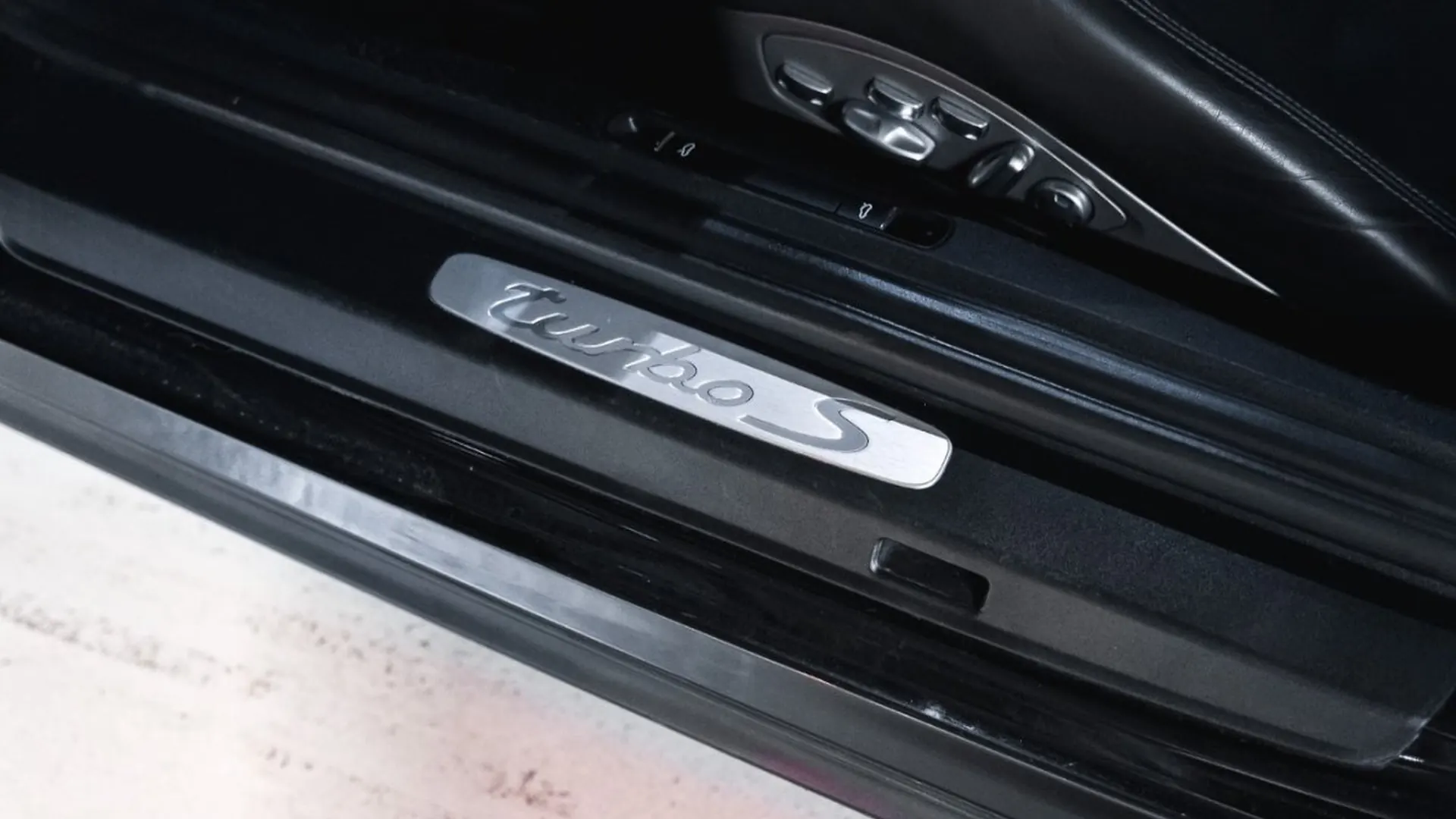 Porsche 911 — photo 21