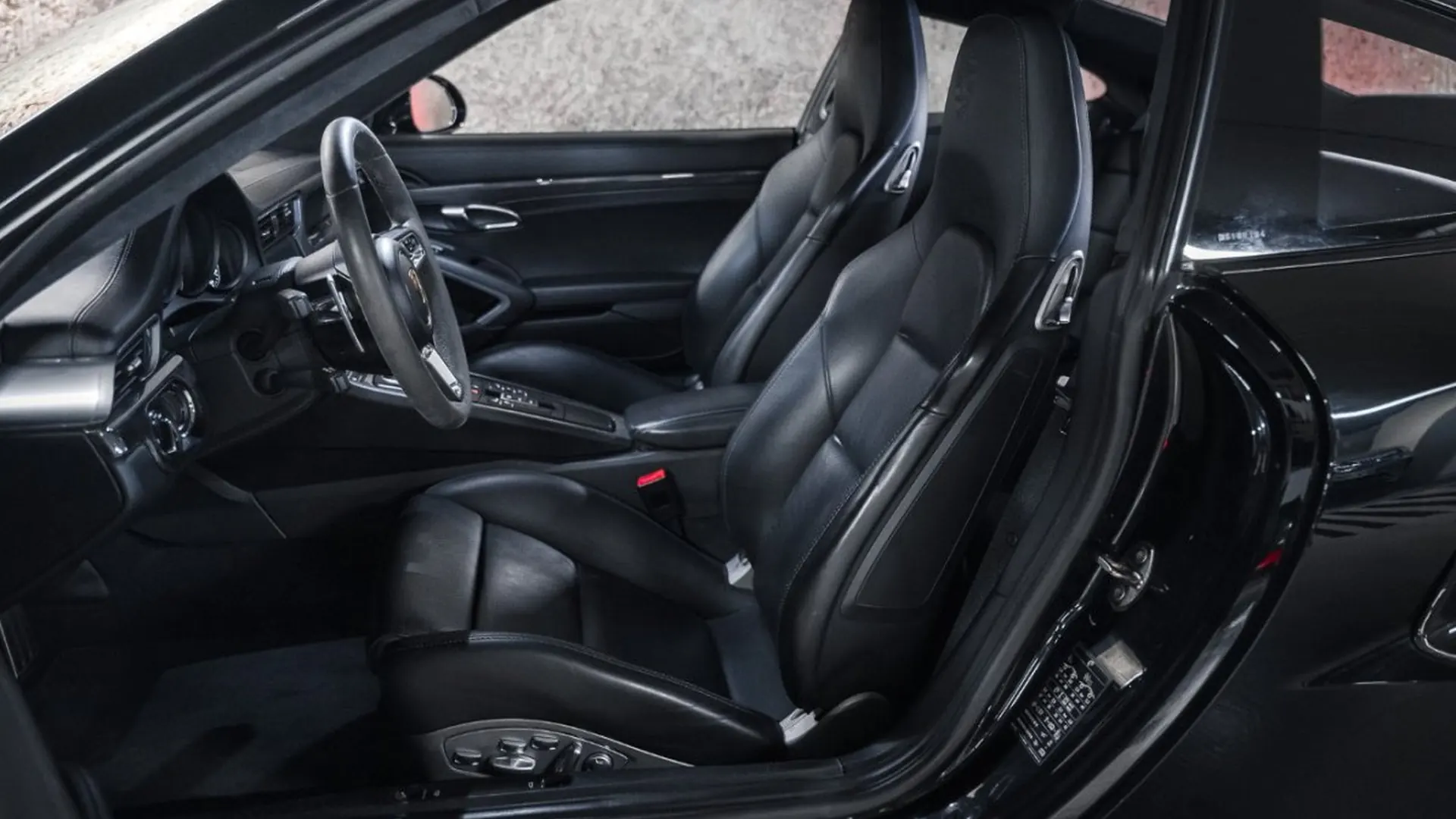 Porsche 911 — photo 23