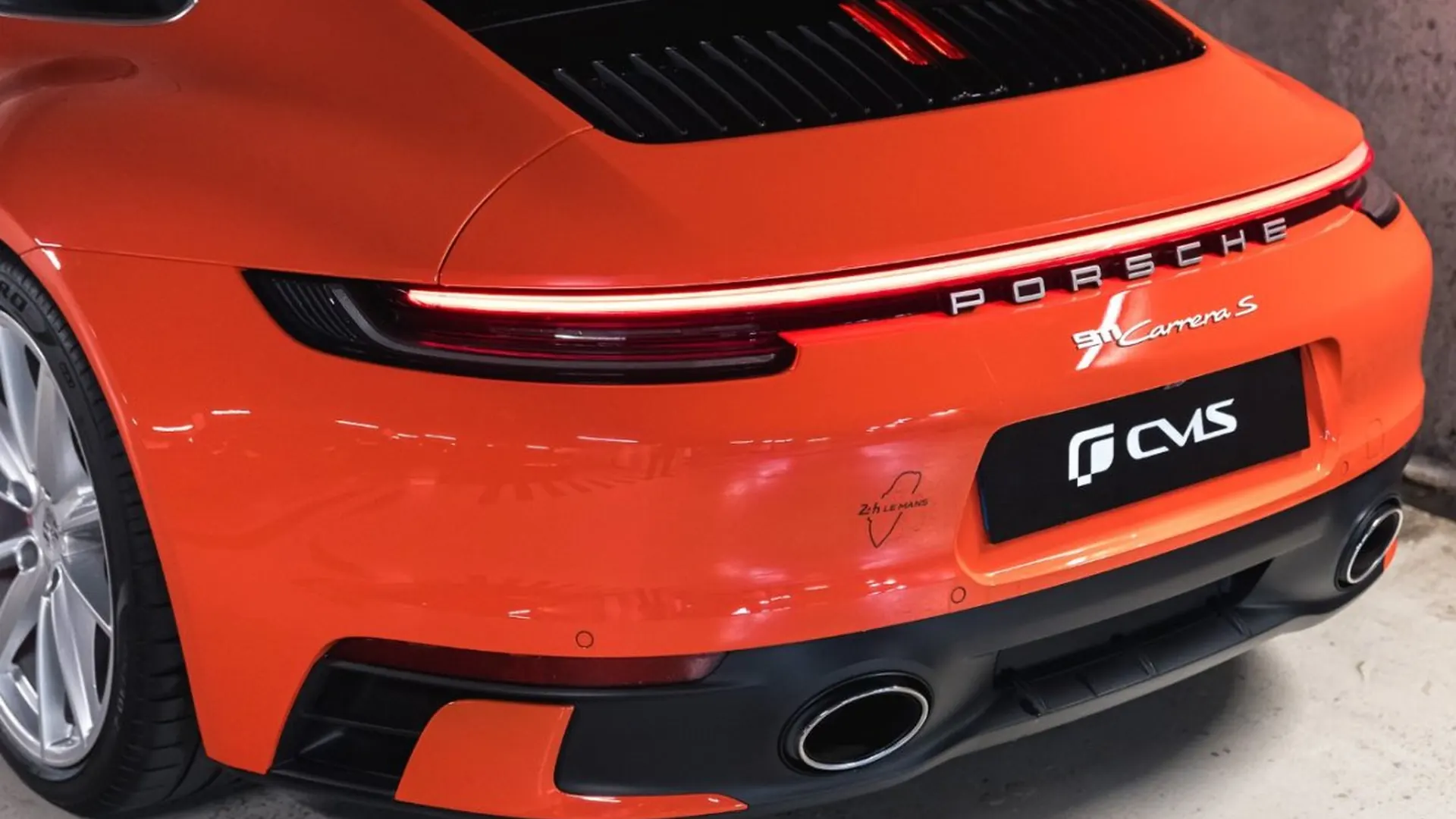 Porsche 911 — photo 16