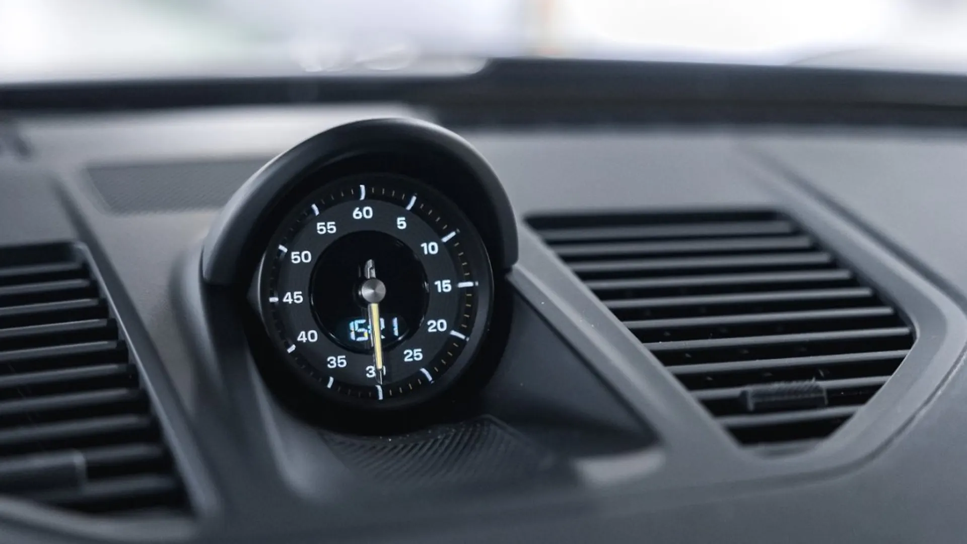 Porsche 911 — photo 35