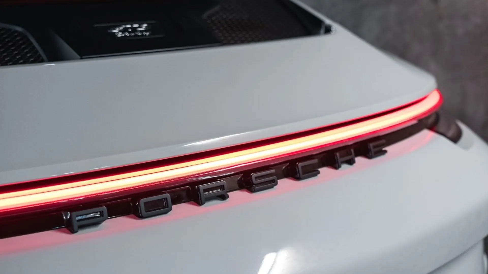 Porsche 911 — photo 18
