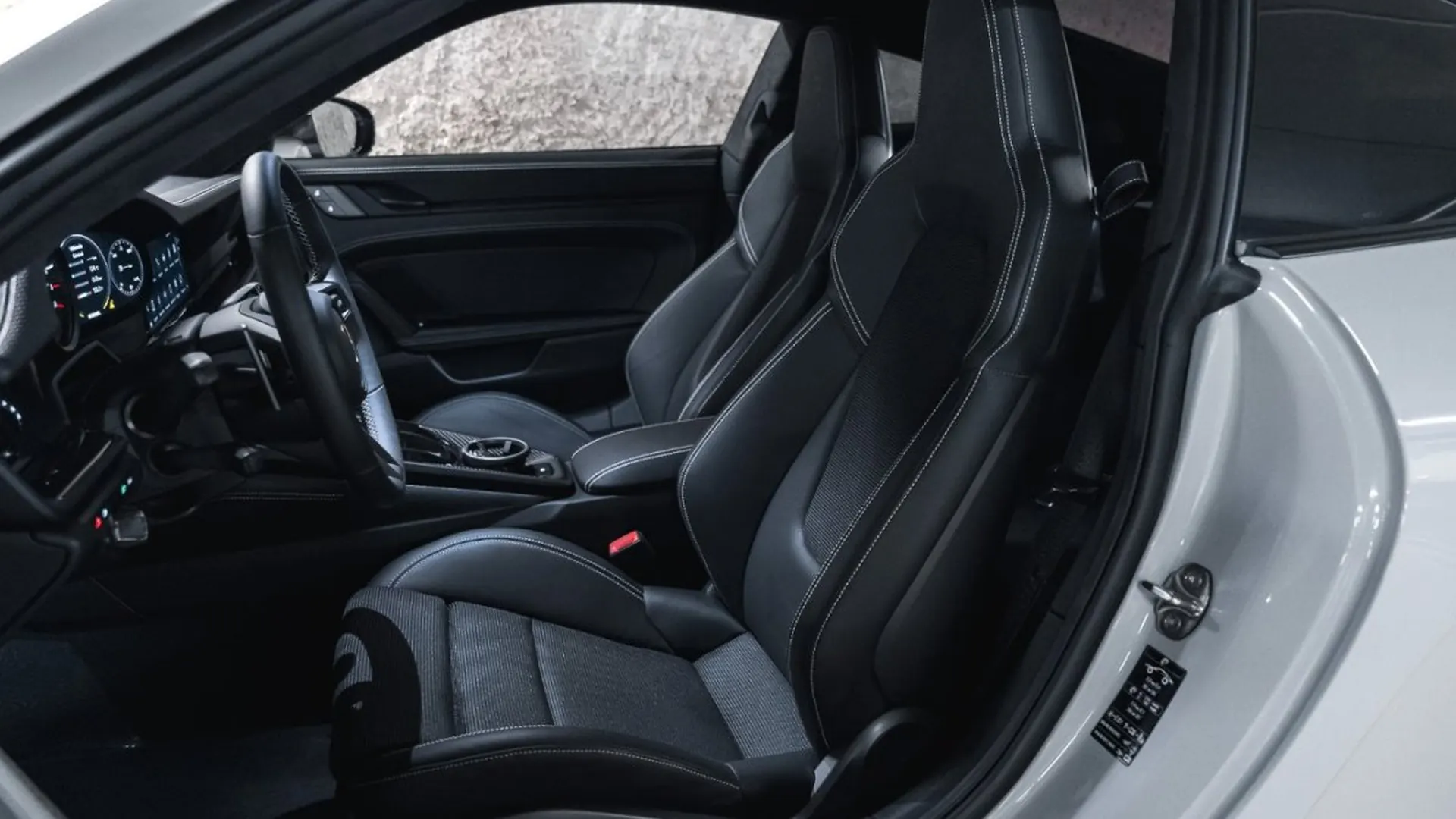 Porsche 911 — photo 27