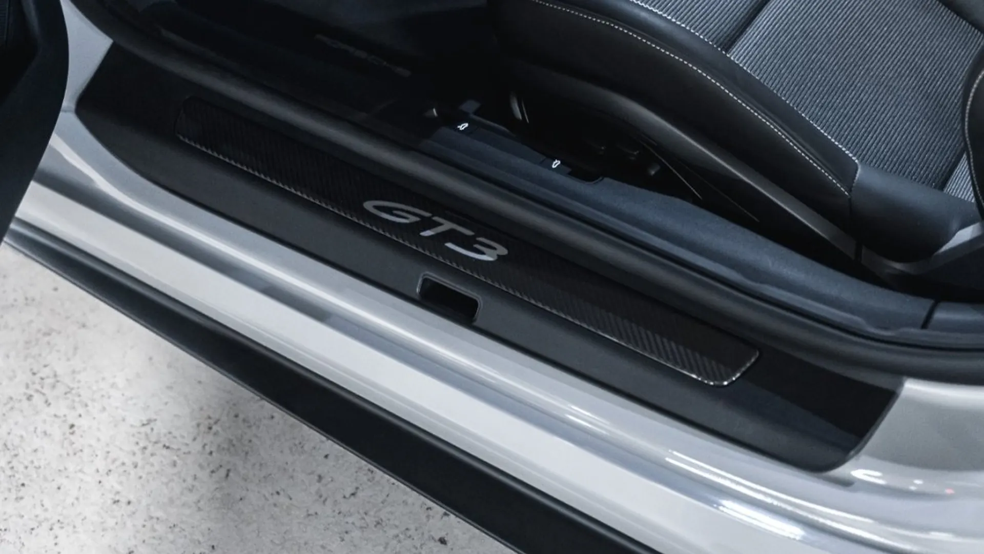 Porsche 911 — photo 25