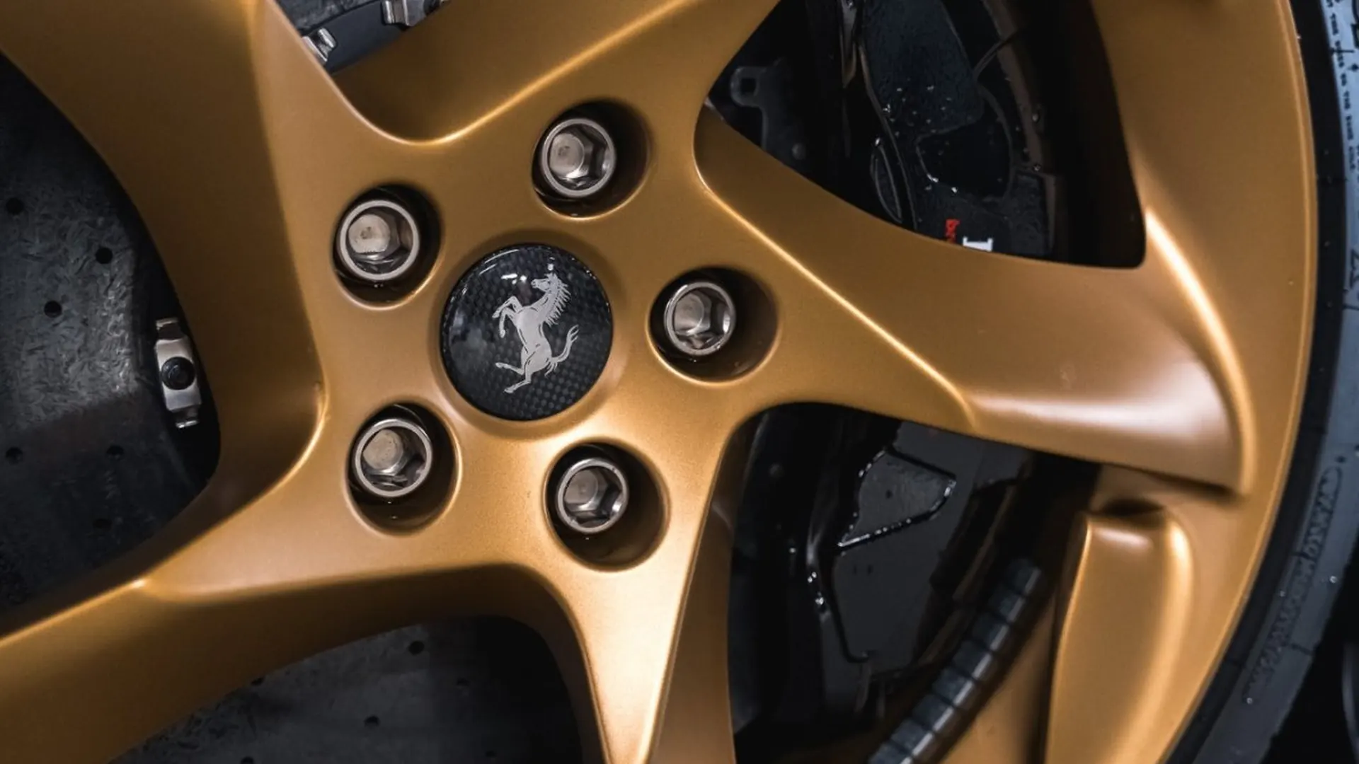 Ferrari SF90 — photo 19