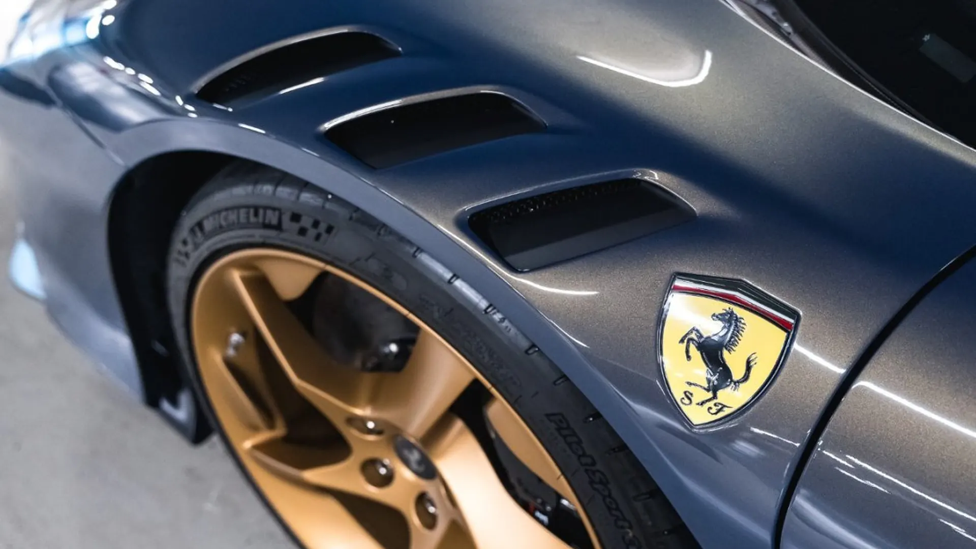 Ferrari SF90 — photo 16