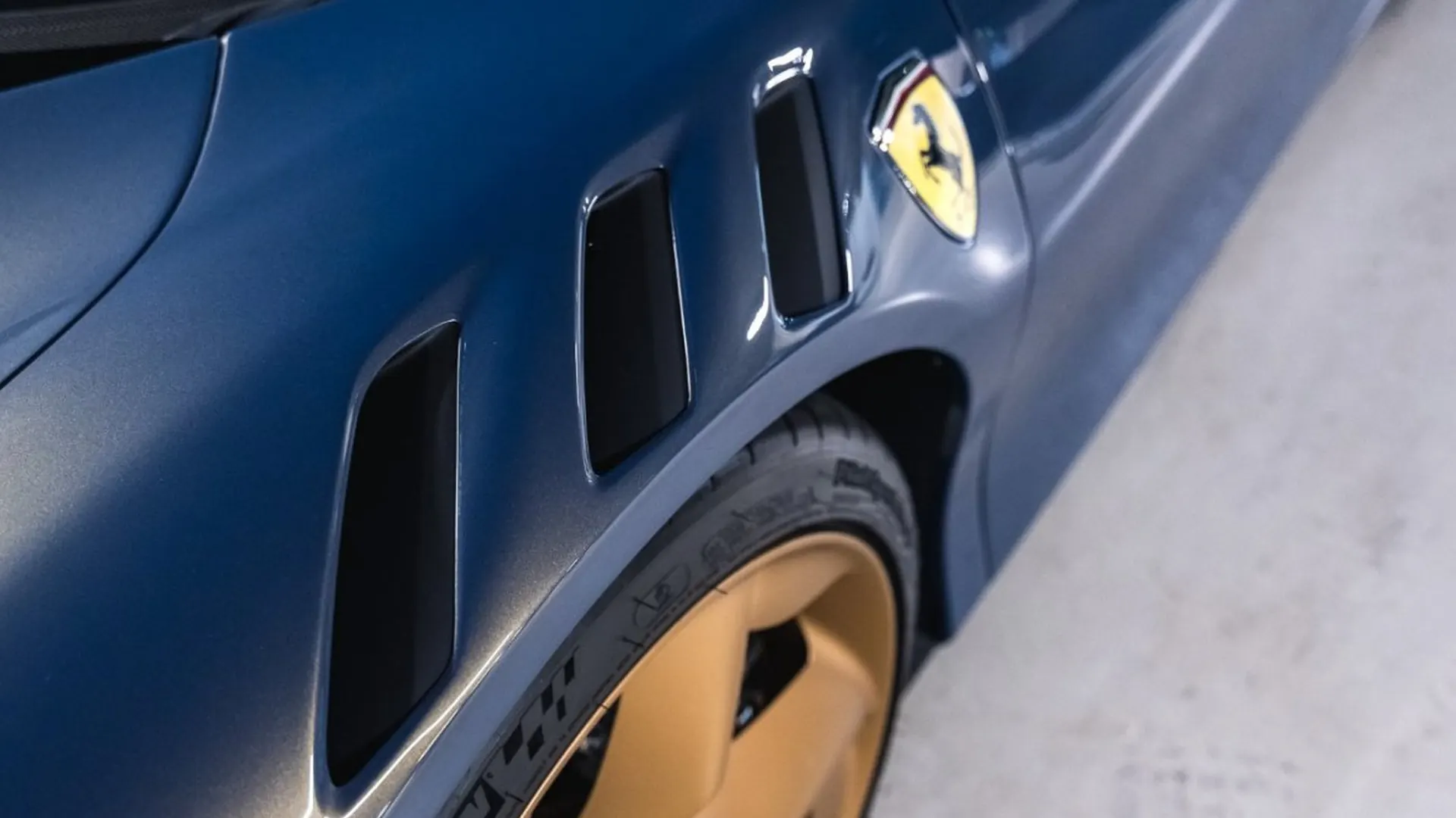 Ferrari SF90 — photo 17