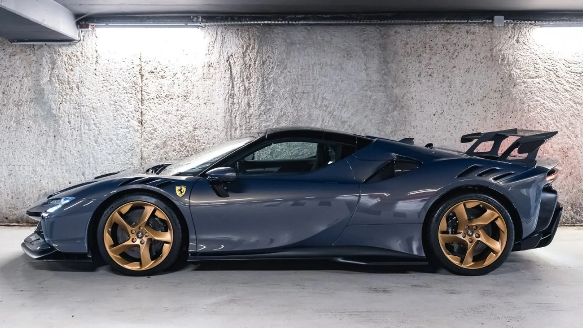 Ferrari SF90 — photo 13