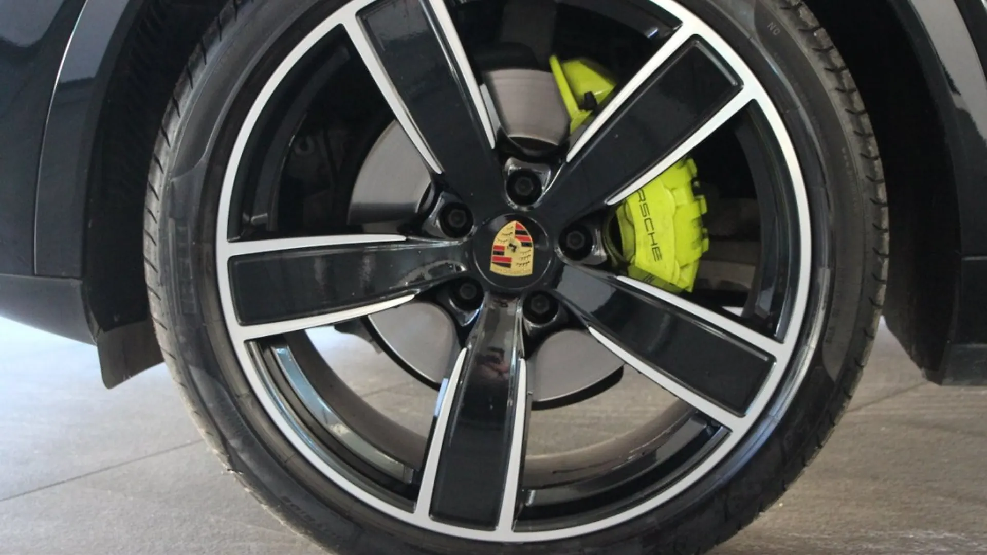 Porsche Cayenne — photo 2