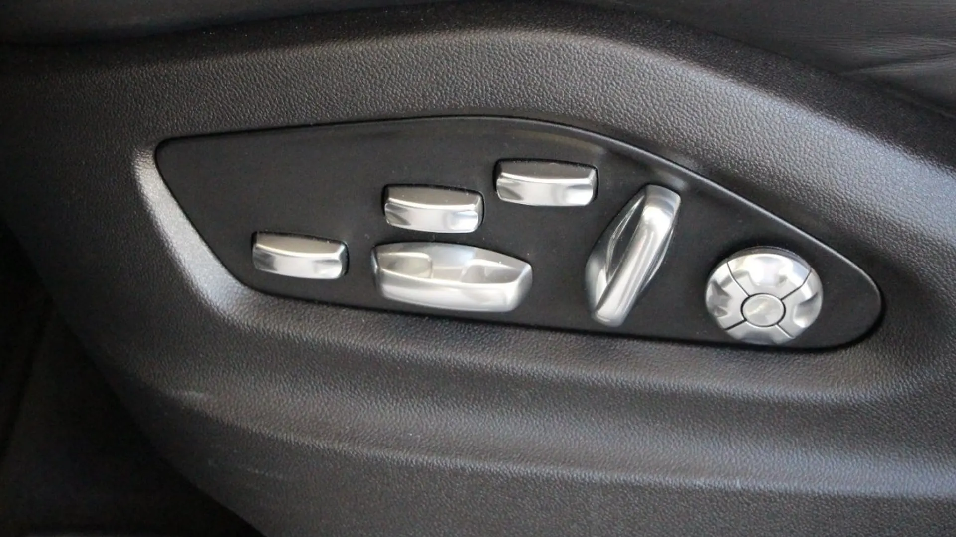 Porsche Cayenne — photo 10