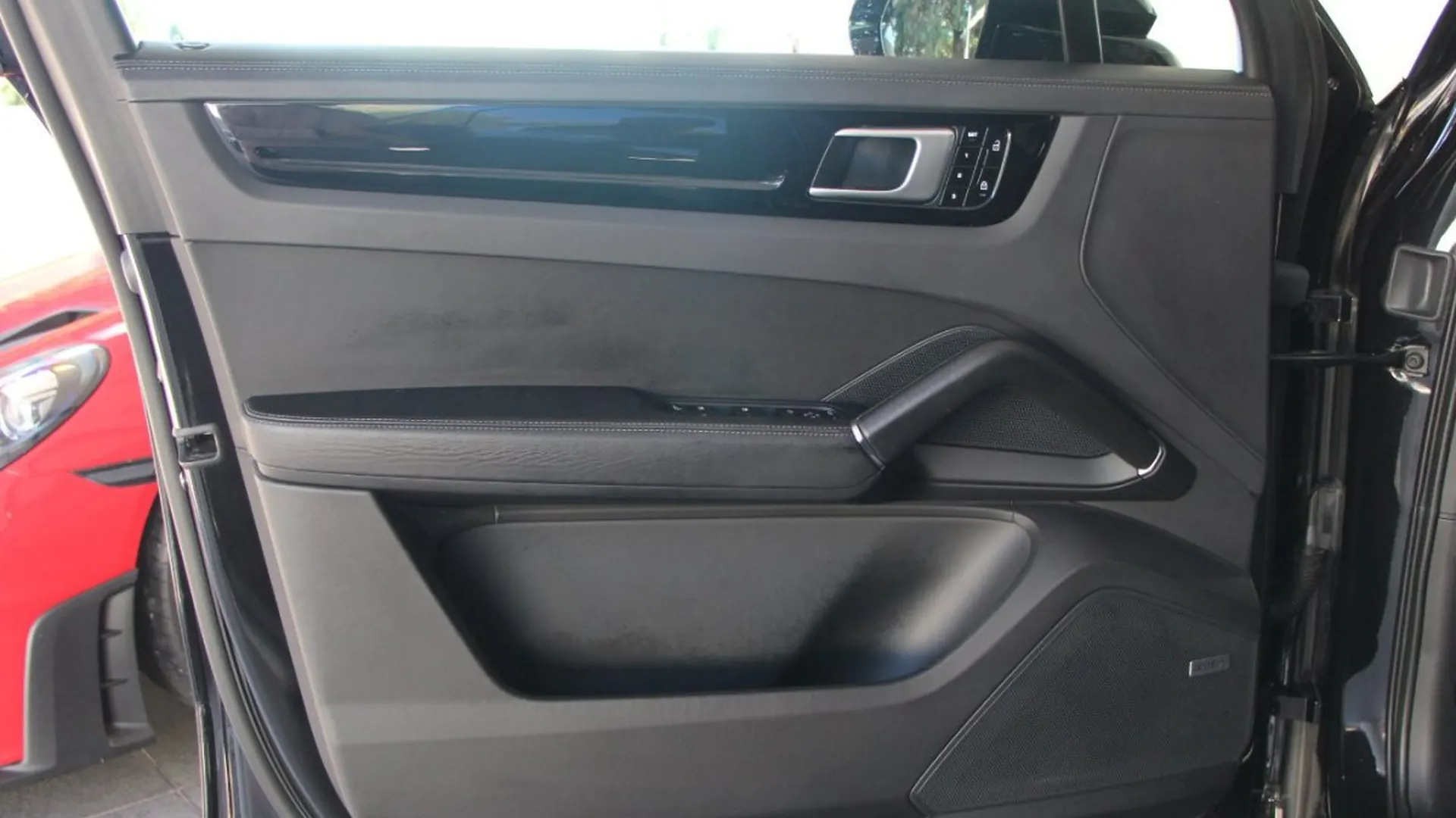 Porsche Cayenne — photo 7
