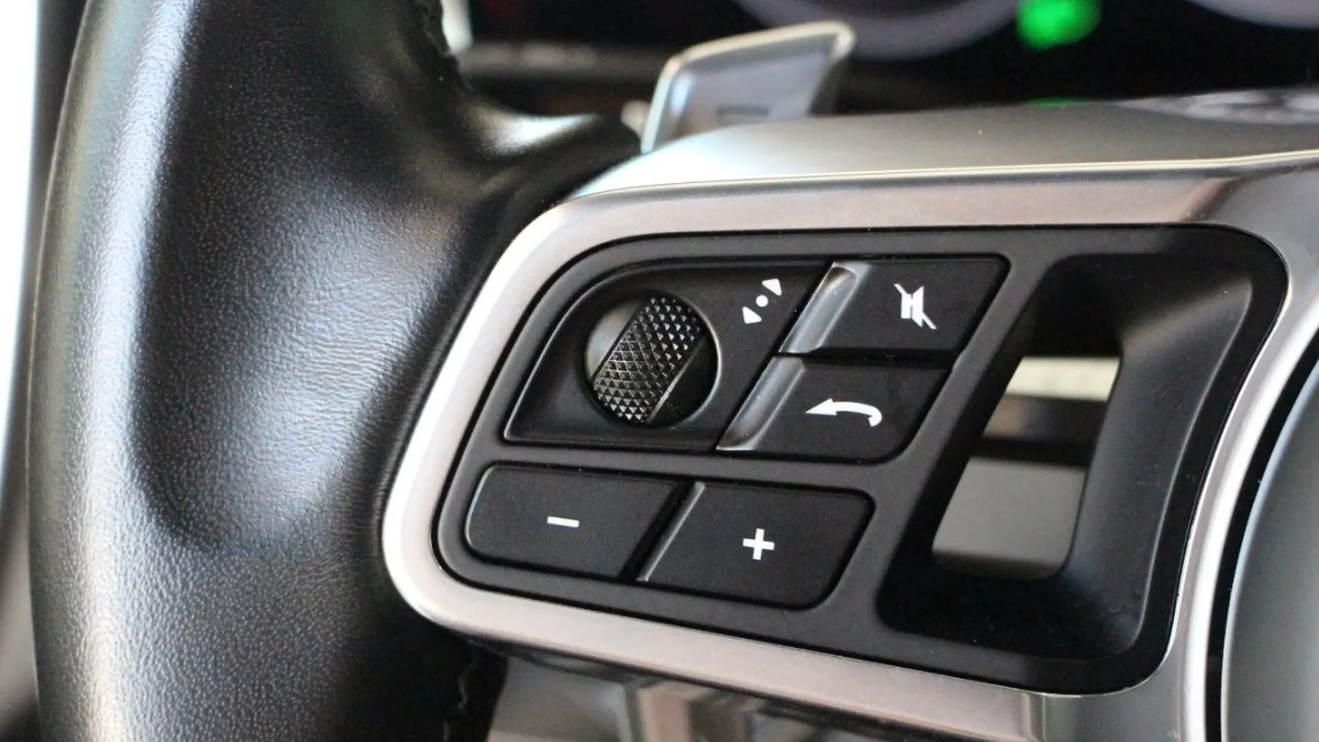 Porsche Cayenne — photo 20
