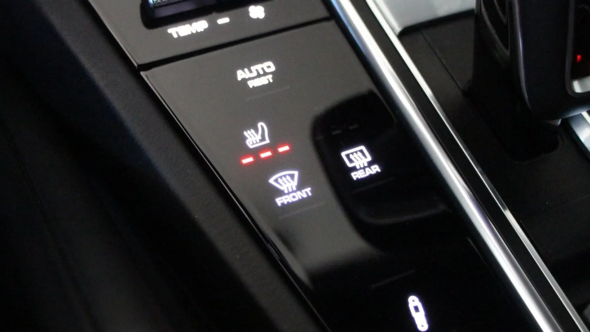 Porsche Cayenne — photo 12