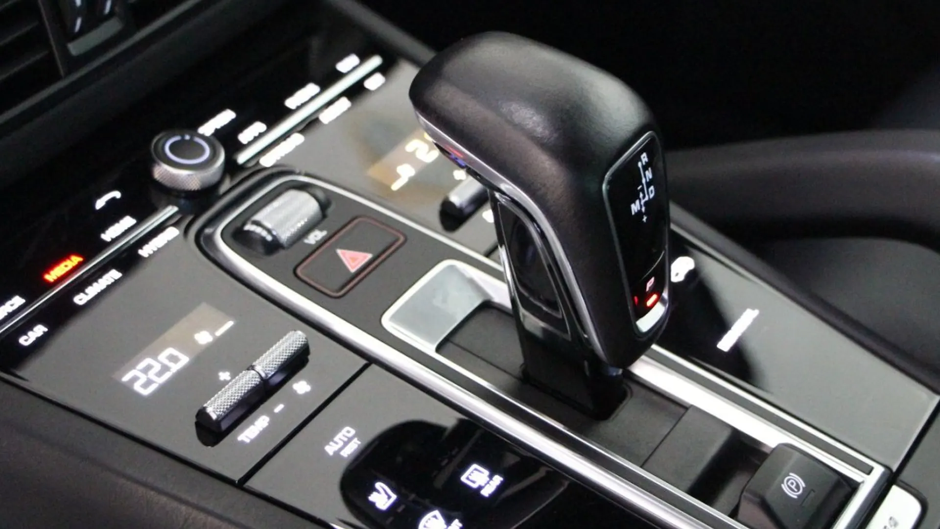 Porsche Cayenne — photo 9