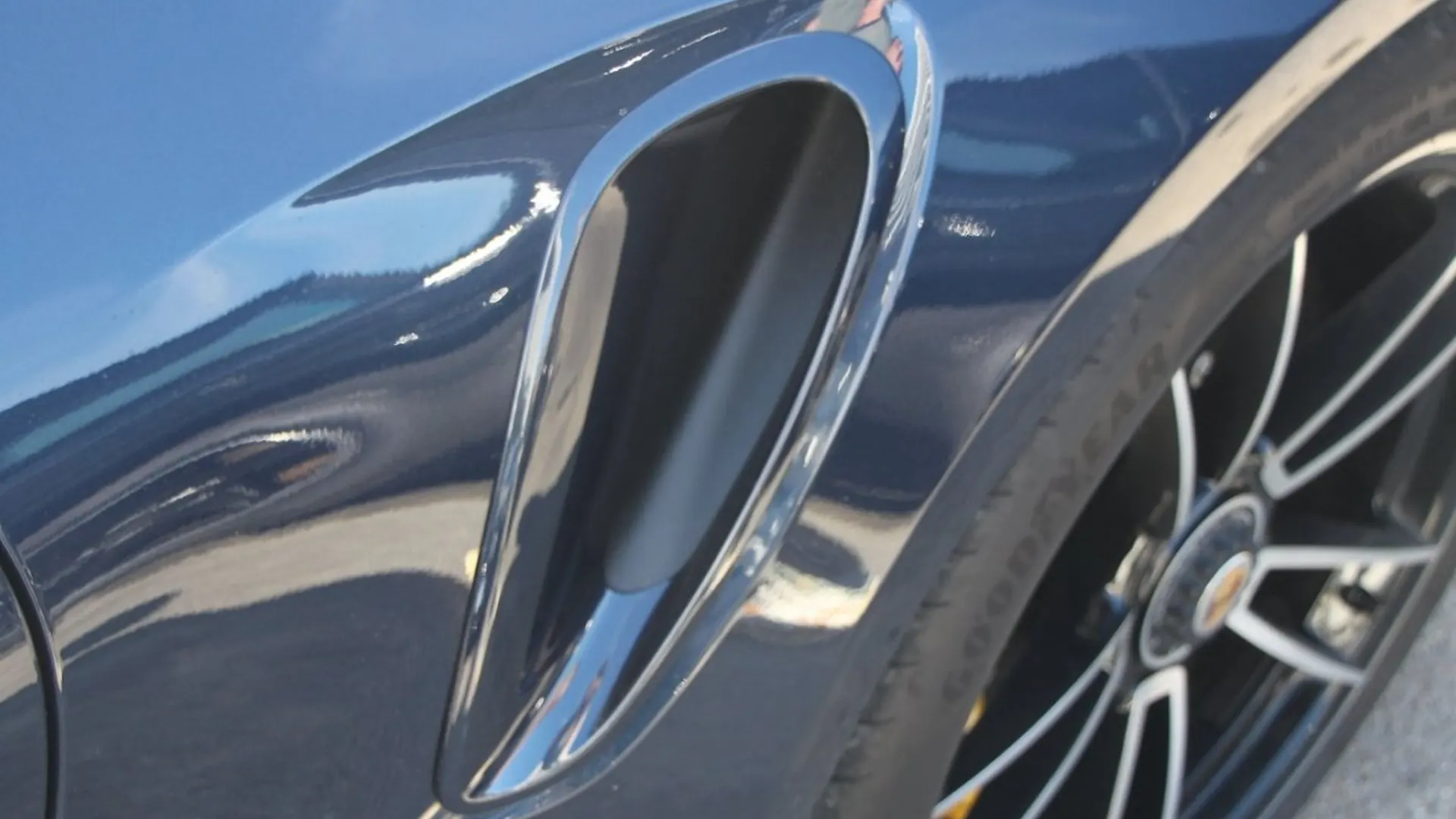 Porsche 911 — photo 7
