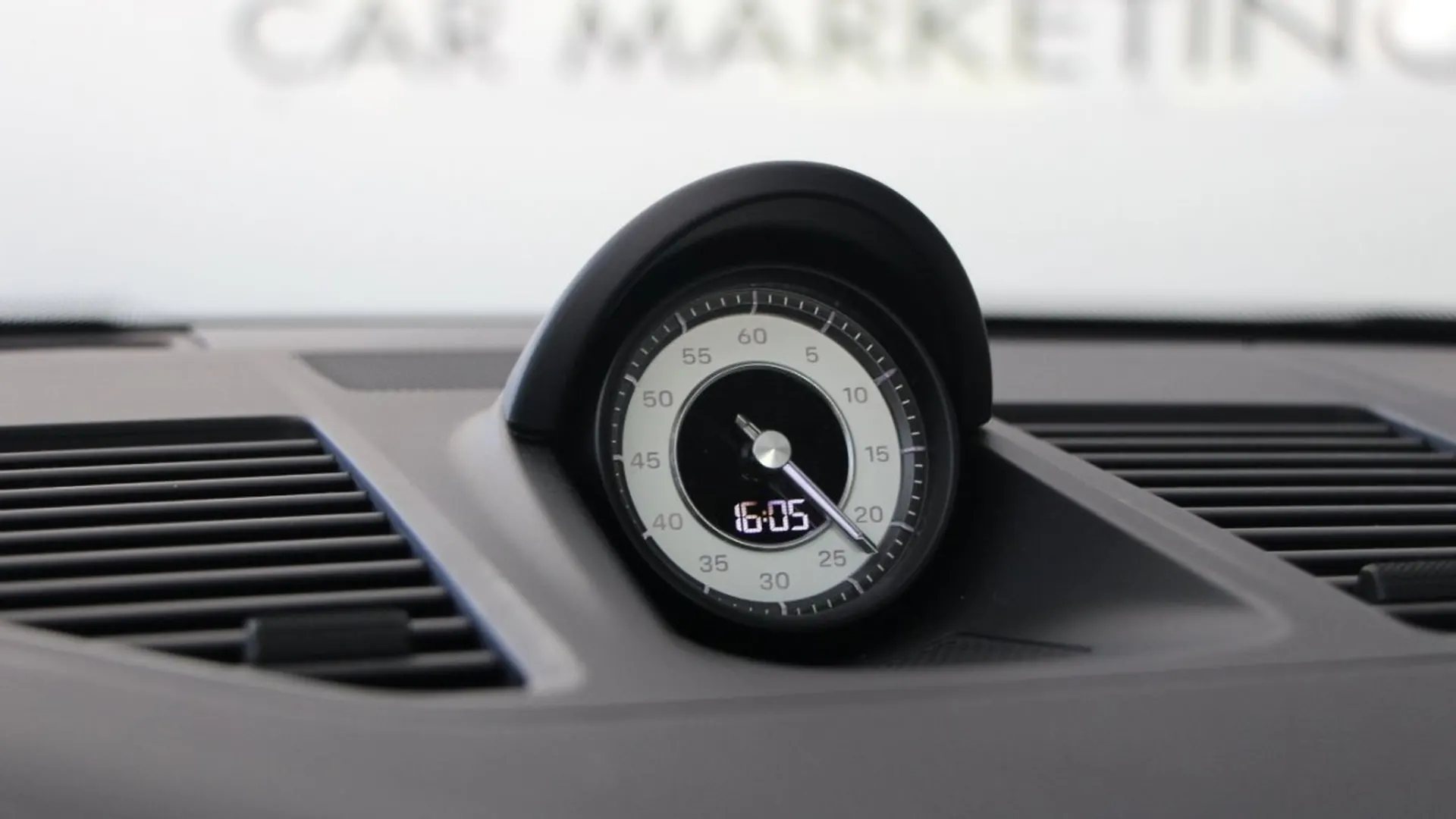 Porsche 911 — photo 36