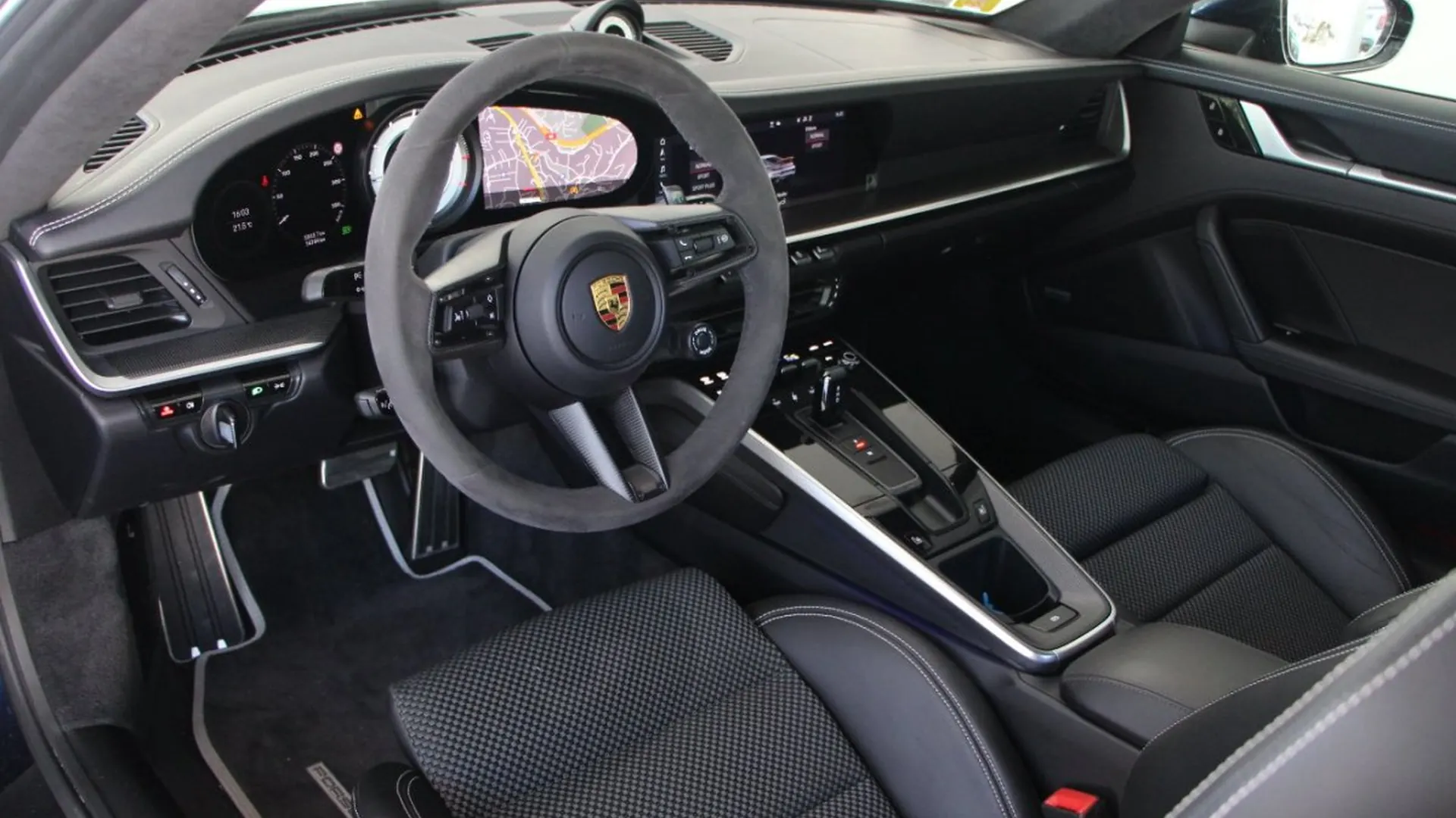 Porsche 911 — photo 26