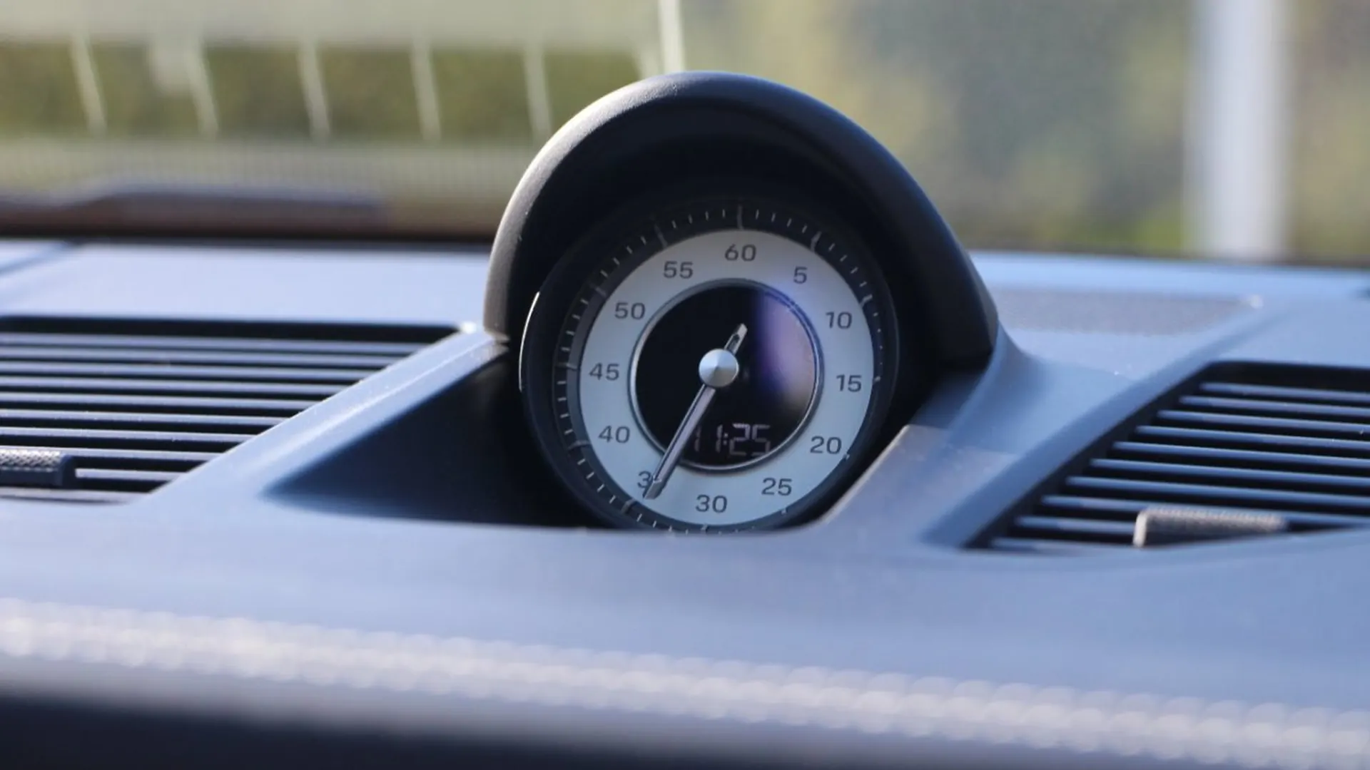 Porsche 911 — photo 18