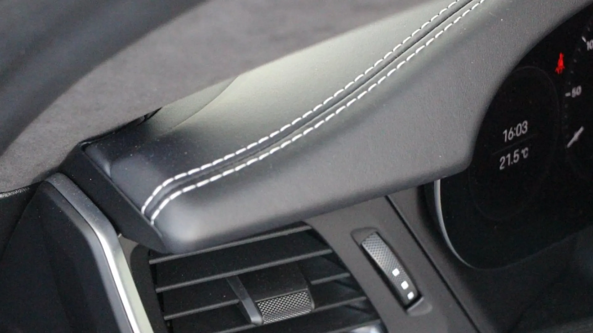 Porsche 911 — photo 29